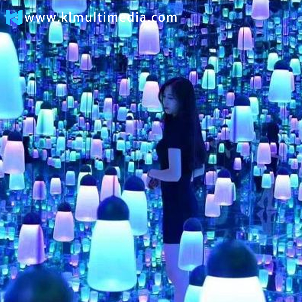 Outdoor decorative lights